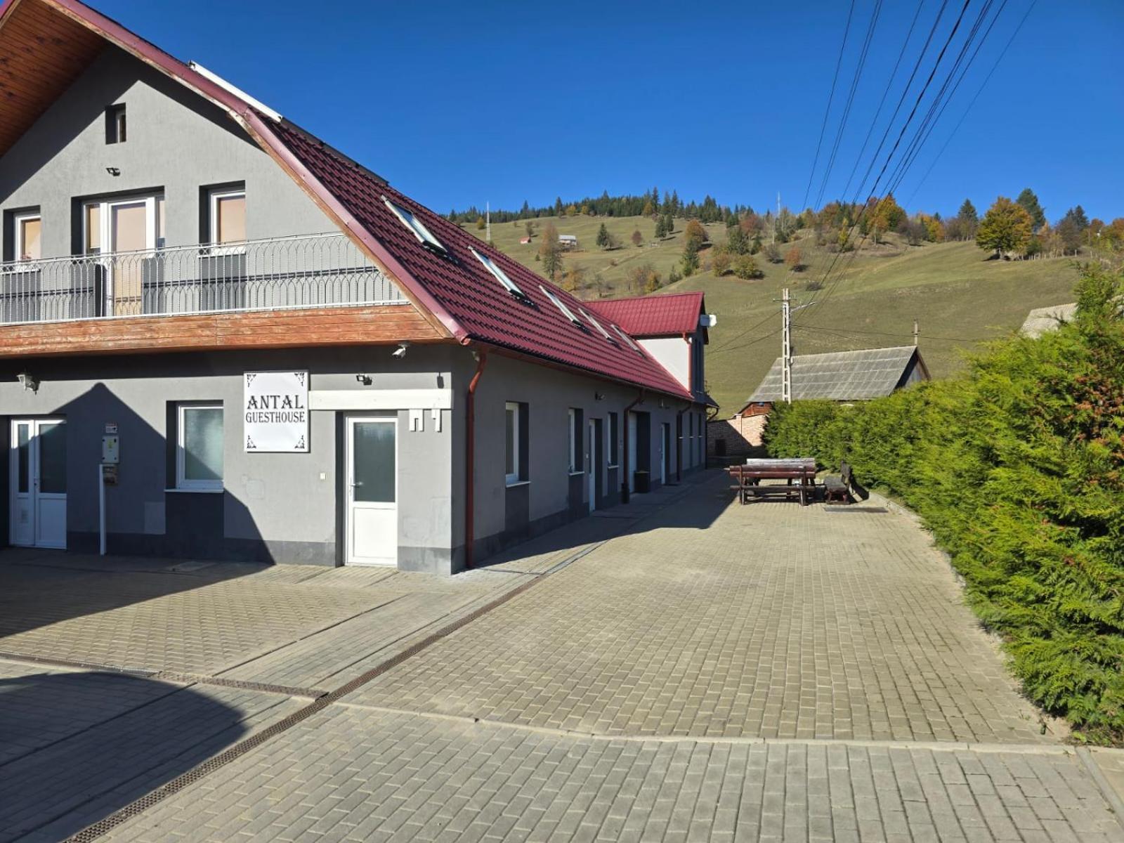 Antal Guesthouse Ghimeş-Făget Exteriör bild